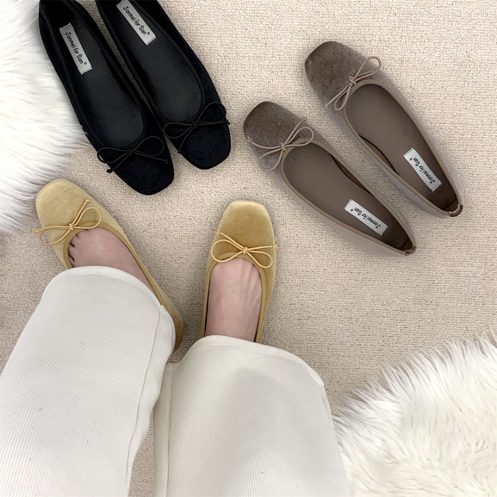 Retro Slip on Flat Shoes Velvet Flats Shoes Comfortable Ballet Flats Pointed Toe Flats Women's Flats