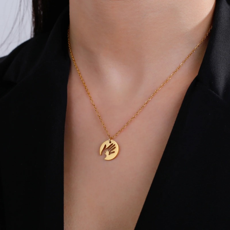 Skyrim Baby Hand Necklace Mother Child Child Chain Family Mother Gift for Woman Man Stainless Steel Pendant Jewelry Fashion Trend_voghion.com