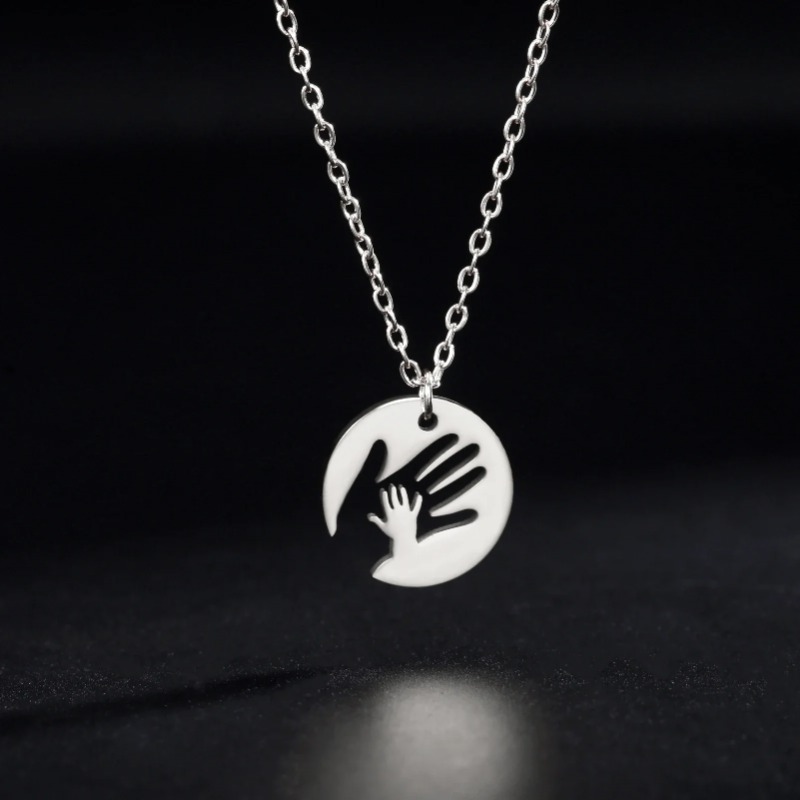 Skyrim Baby Hand Necklace Mother Child Child Chain Family Mother Gift for Woman Man Stainless Steel Pendant Jewelry Fashion Trend_voghion.com