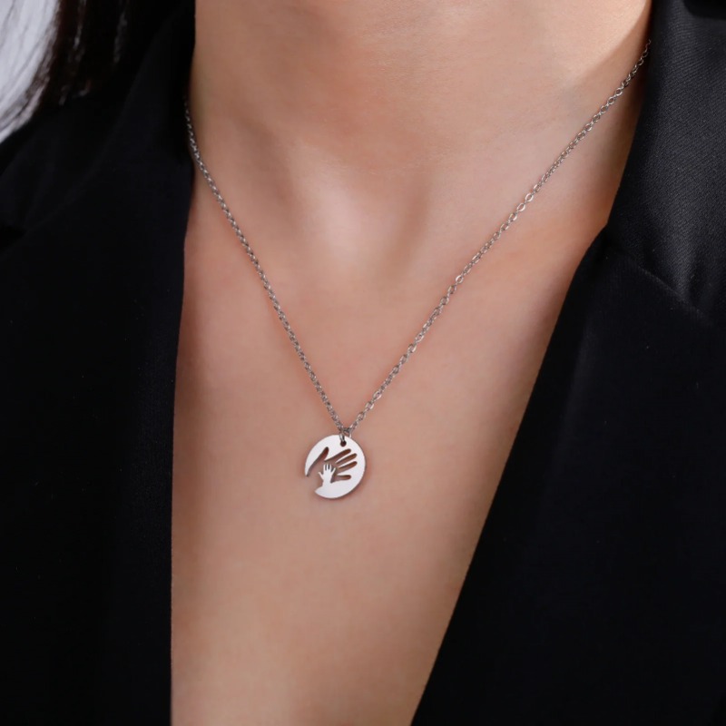 Skyrim Baby Hand Necklace Mother Child Child Chain Family Mother Gift for Woman Man Stainless Steel Pendant Jewelry Fashion Trend_voghion.com