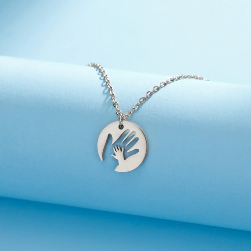 Skyrim Baby Hand Necklace Mother Child Child Chain Family Mother Gift for Woman Man Stainless Steel Pendant Jewelry Fashion Trend_voghion.com