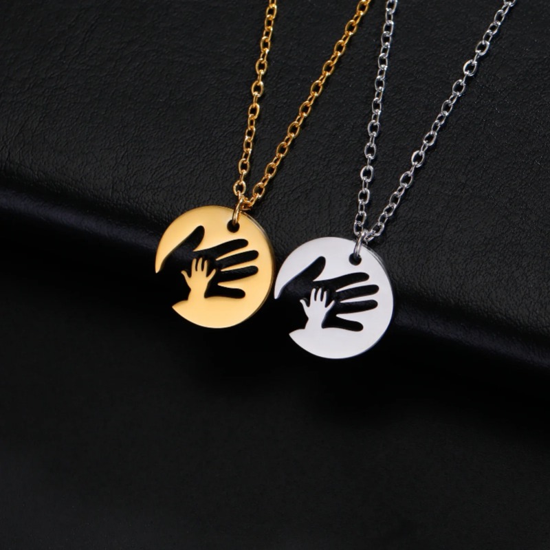 Skyrim Baby Hand Necklace Mother Child Child Chain Family Mother Gift for Woman Man Stainless Steel Pendant Jewelry Fashion Trend_voghion.com