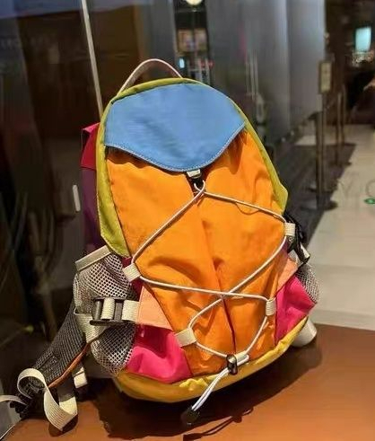Niche designer regnbue kontrastfarvet rygsæk udendørs fritid vandretaske mænd og kvinders multifunktionelle rejserygsæk bagage_voghion.com