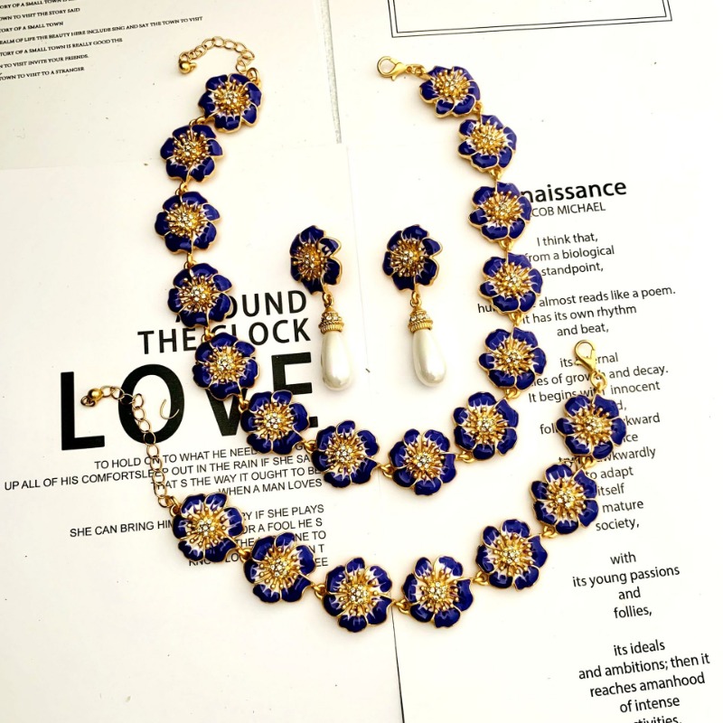 Smalto di lusso leggero medievale Gioielli medievali, set di gioielli placcati in oro con design di nicchia_voghion.com