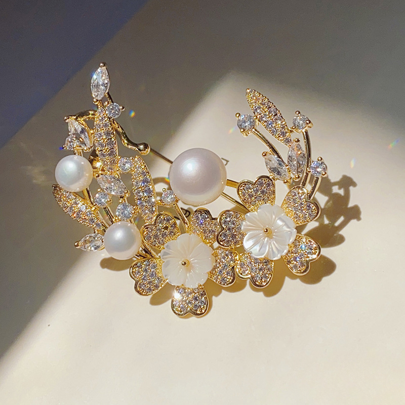 Light luxury natural seawater shell plum blossom brooch, luxury atmospheric freshwater pearl pin accessories gift_voghion.com