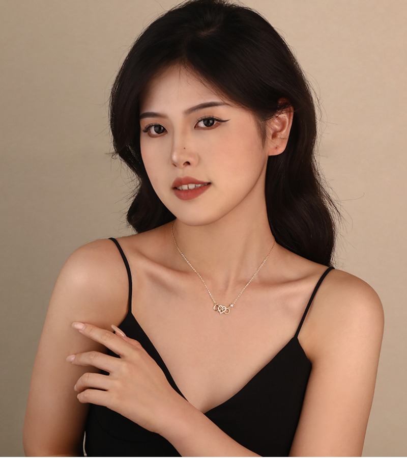 Sterling silver light luxury zircon love necklace niche Mobius collarbone chain_voghion.com