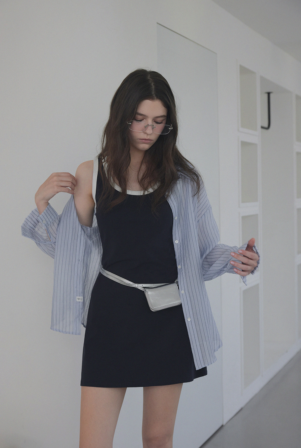 【WONDER WONDER】Noer Twist Knit Layered Sleeveless Mini OP Knit Fabric Knit V-neck Floral Twist Mini Dress For Vacation