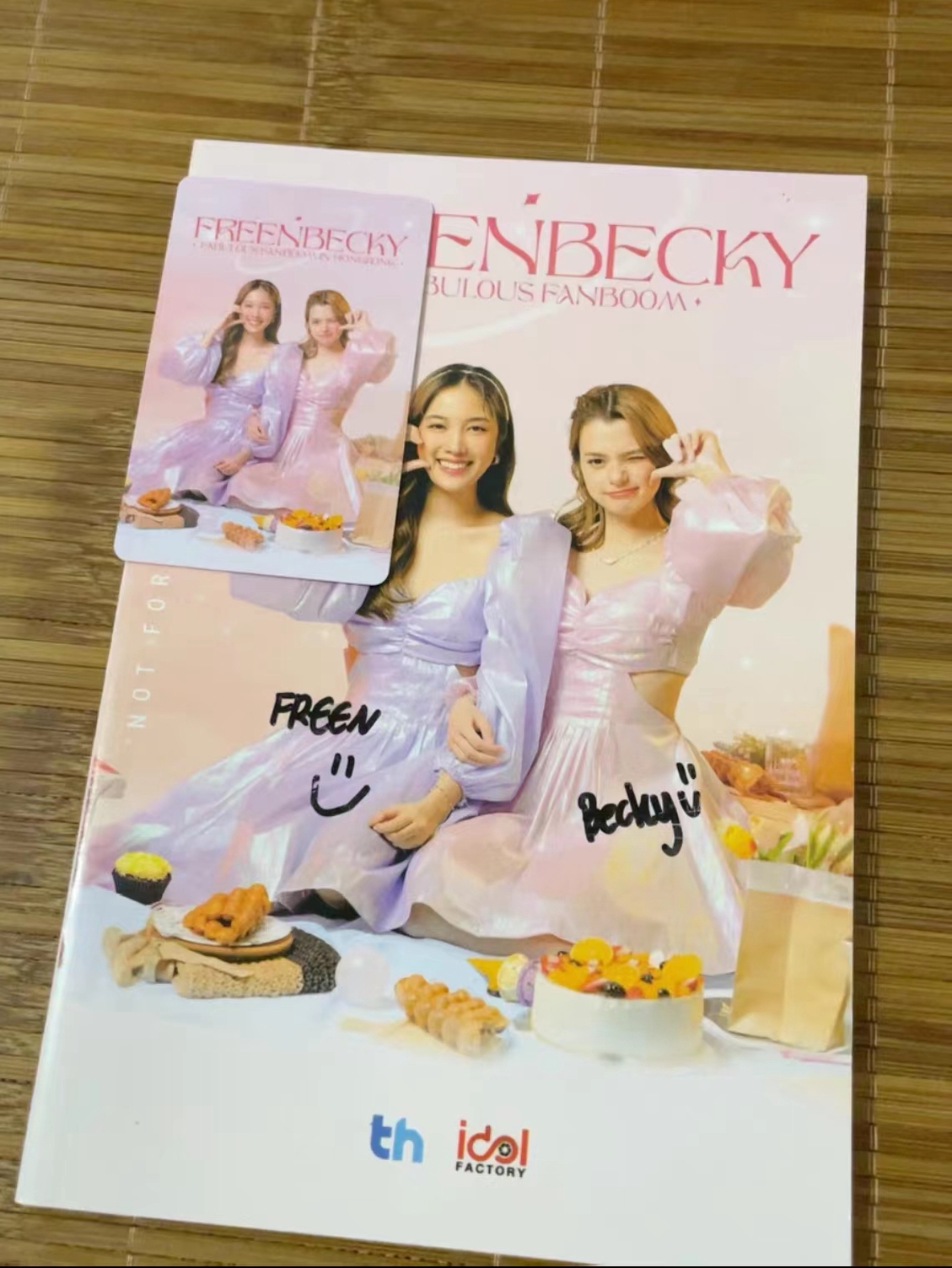 FreenBecky直筆サイン入りポスター freenbecky 直筆サイン入りポスター - メルカリ