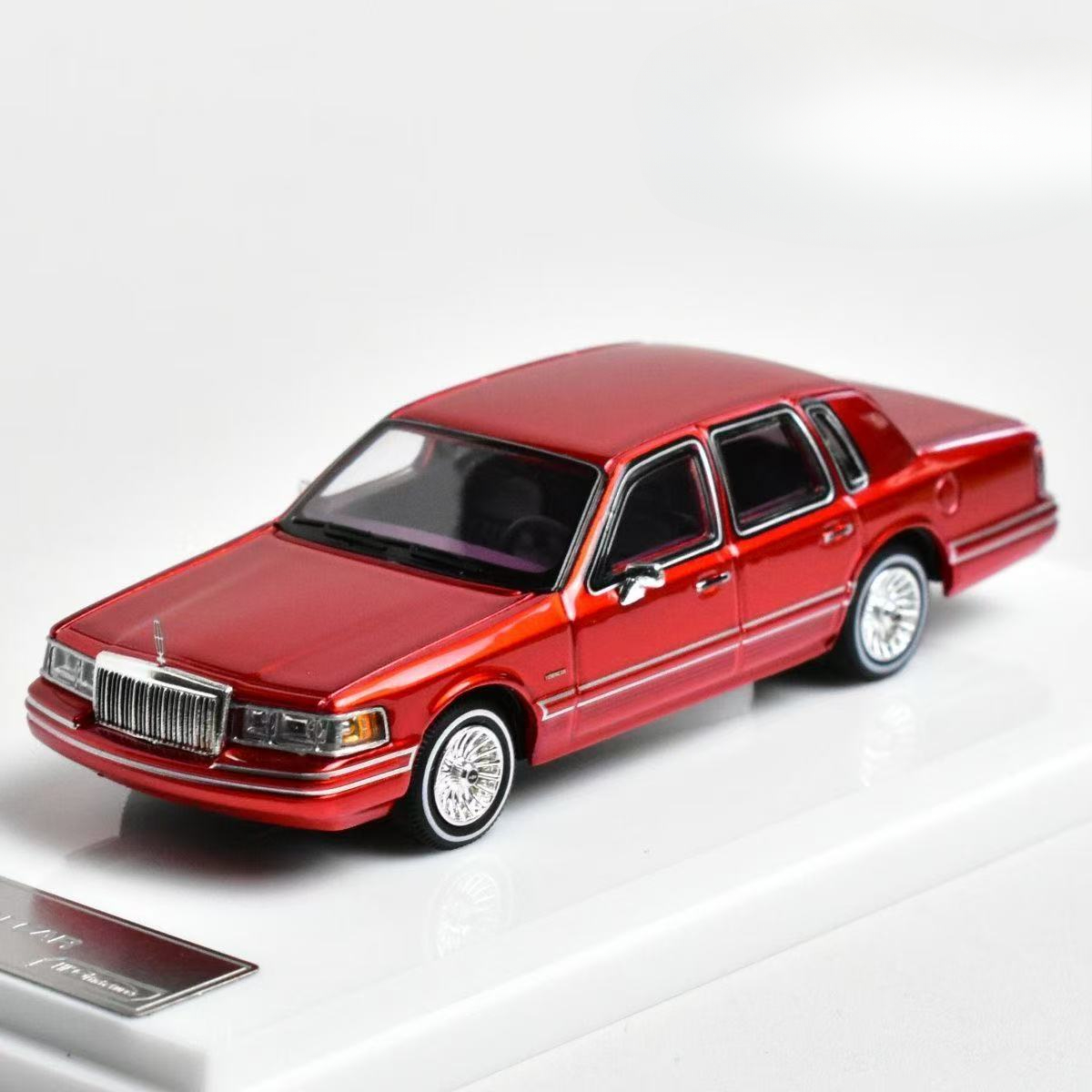MK Miniatures 1:64 Lincoln City Lincoln Town Car 1992 Alloy