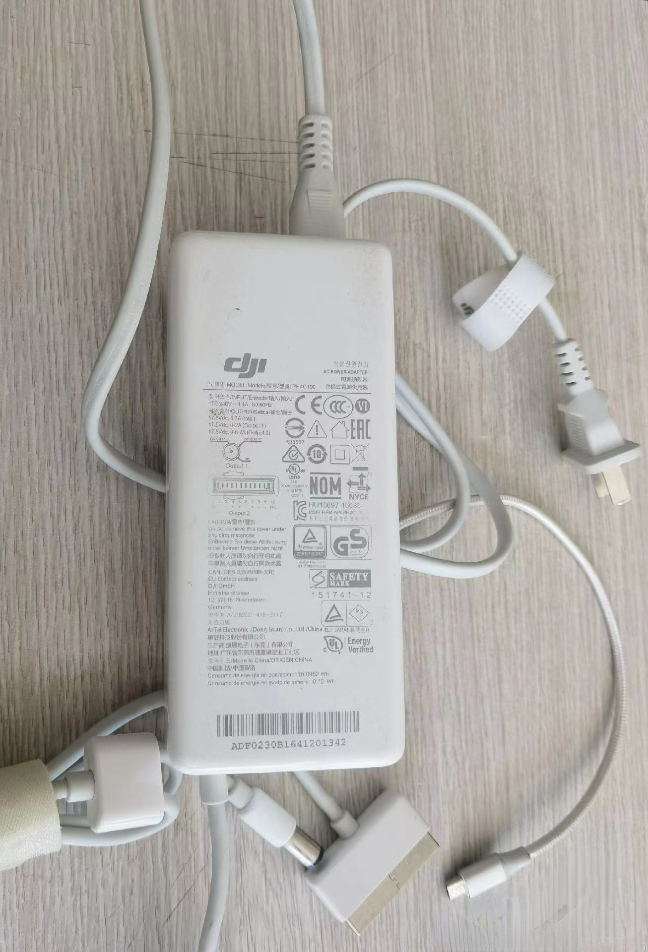 DJI PHANTOM 4シリーズ バッテリー充電器PH4C160 + P4CH 61cteXXR1FL._UF894,1000_QL80_.jpg