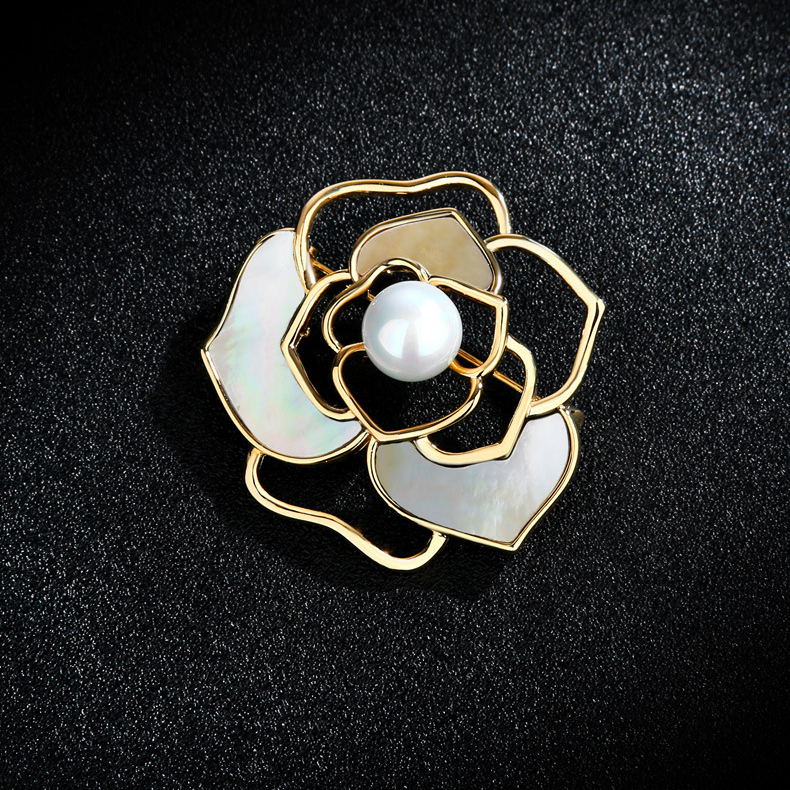 New Fashion Hollow Rose Brooches for Women Simple Pearl Shell Flower Corsage Wedding Silk Scarf Dress Accessories Brooch Pins
