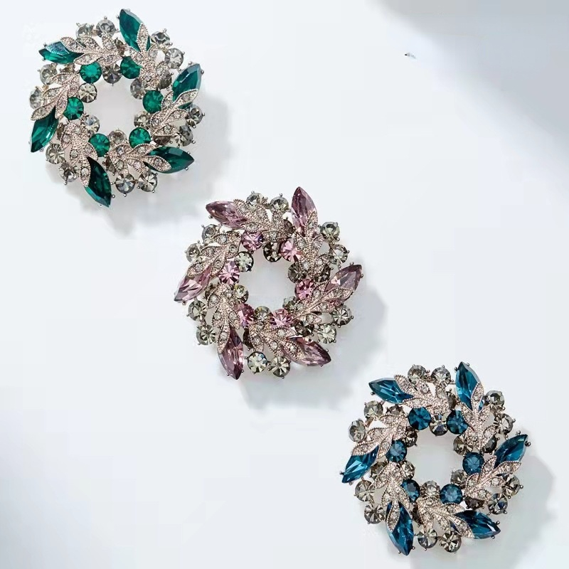 Vintage Crystal Bauhinia Wreath Brooch Pins for Women Fashion Dinner Dress Corsage Pin Temperament Clothing Accessories Brooches for Wedding