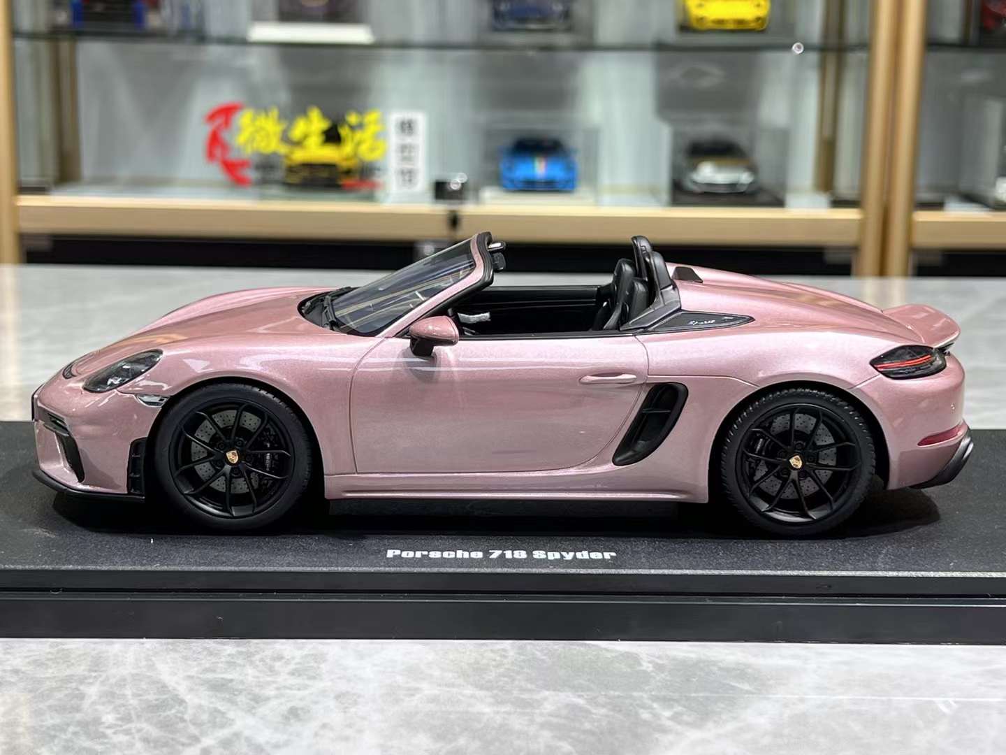 【GTSpirit】1/18 Porsche 718 Spyder Crayon 653bab3a270da411c26733678e1a8b